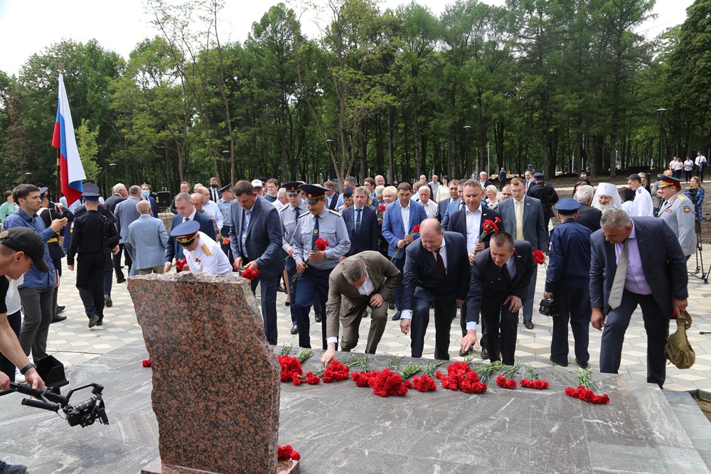 Мероприятие п. Закладка камня в скверах. Открытие часовни в Орле 22 июня. Сквер ветеранов. Памятный камень.